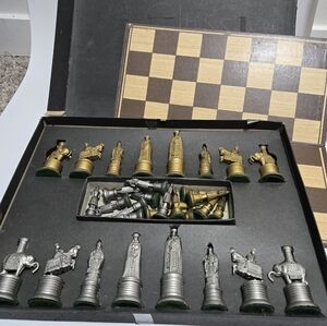 Vintage Kingsway Florentine Chess Set Plastic Silver Gold 1940s 1950s RARE